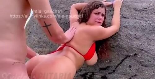Cacheada Ale Gaucha fodendo na praia deu a buceta de quatro