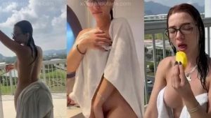 Vídeos da Cibelly Ferreira professora de inglês semi nua tirou a toalha